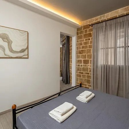 Mulberry Apartments *